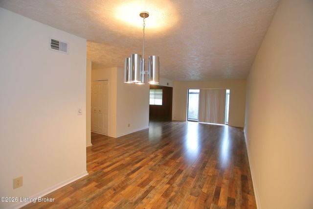 1602 Gardiner Ln 233, Louisville, KY 40205