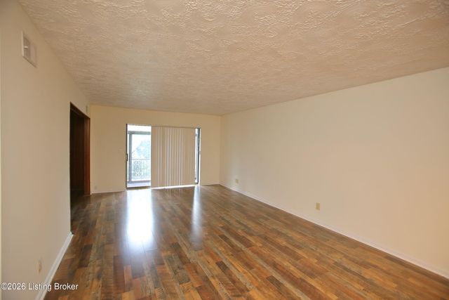 1602 Gardiner Ln 233, Louisville, KY 40205