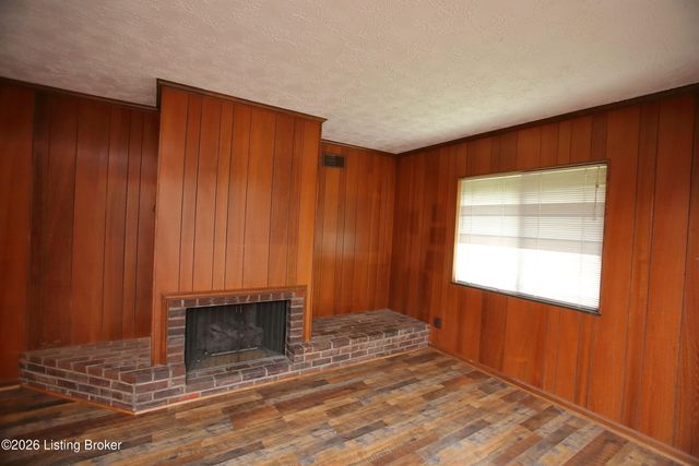 1602 Gardiner Ln 233, Louisville, KY 40205