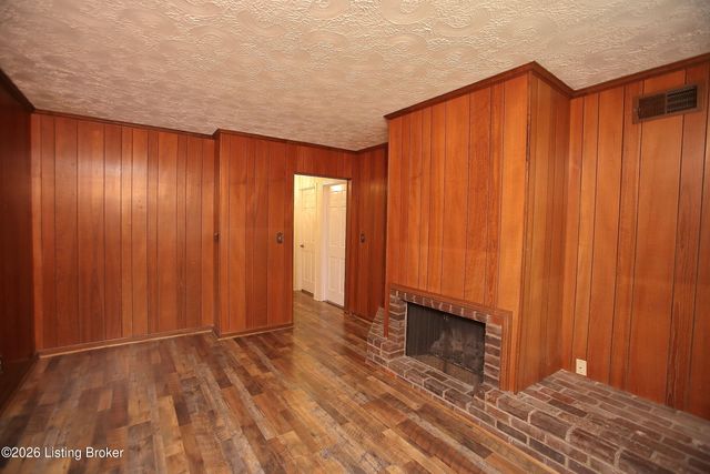 1602 Gardiner Ln 233, Louisville, KY 40205