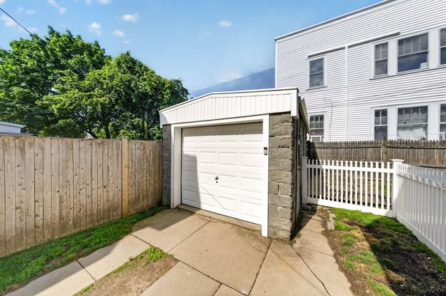 141 Rounds St, New Bedford, MA 02740