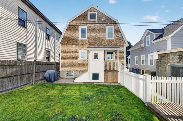 141 Rounds St, New Bedford, MA 02740