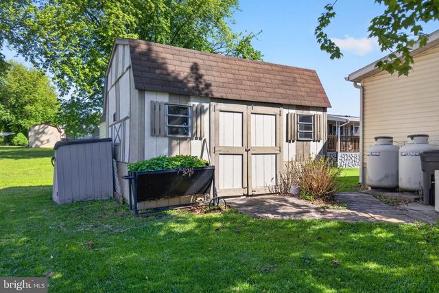 201 NORTHCREST ACRS, Lebanon, PA 17046