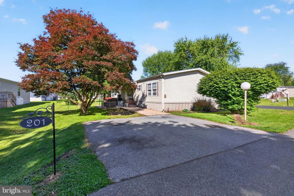 201 NORTHCREST ACRS, Lebanon, PA 17046
