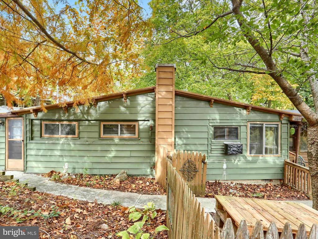 5681 CREEKVIEW RD, Mechanicsburg, PA 17050