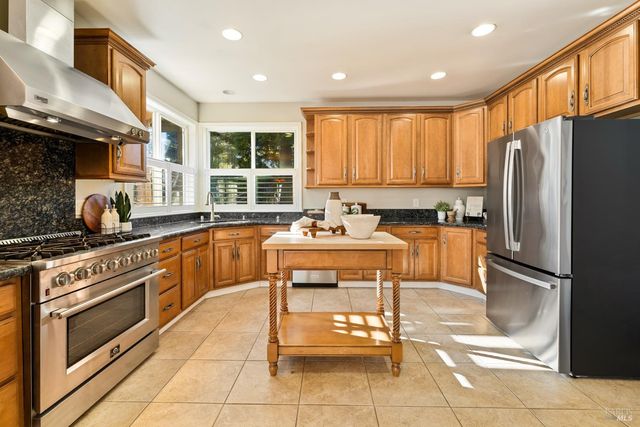 240 Hidden Valley Ln, Vacaville, CA 95688