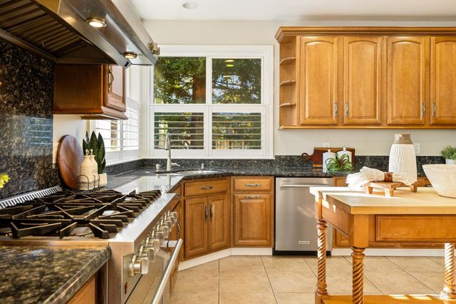 240 Hidden Valley Ln, Vacaville, CA 95688