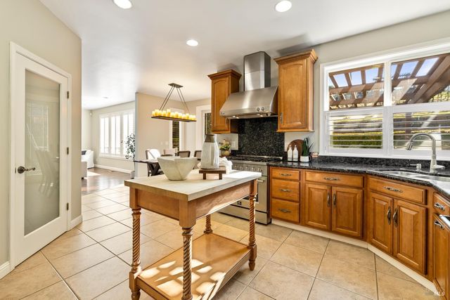 240 Hidden Valley Ln, Vacaville, CA 95688