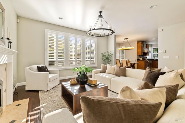 240 Hidden Valley Ln, Vacaville, CA 95688