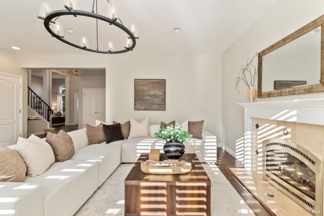 240 Hidden Valley Ln, Vacaville, CA 95688