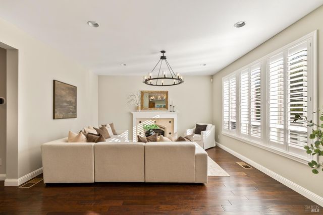 240 Hidden Valley Ln, Vacaville, CA 95688