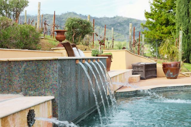 240 Hidden Valley Ln, Vacaville, CA 95688