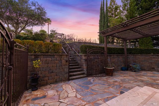 240 Hidden Valley Ln, Vacaville, CA 95688