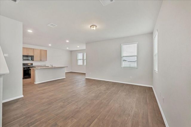 116 Honeybee LN, Elgin, TX 78621