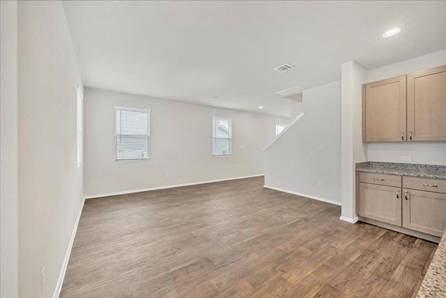 116 Honeybee LN, Elgin, TX 78621