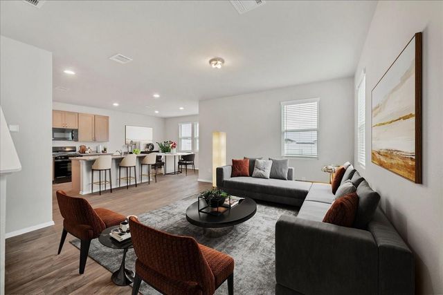 116 Honeybee LN, Elgin, TX 78621