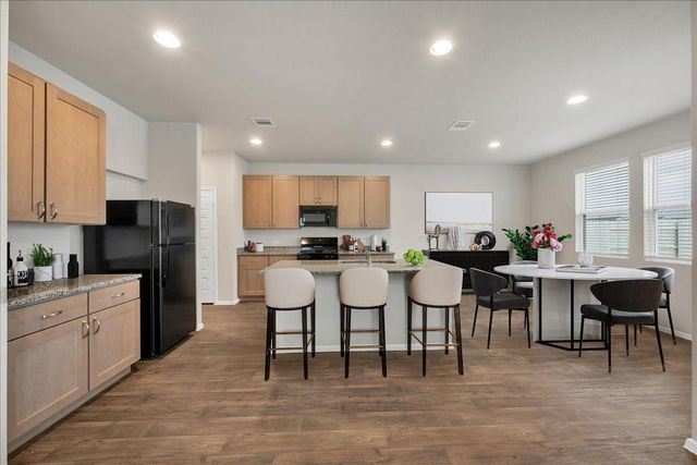 116 Honeybee LN, Elgin, TX 78621