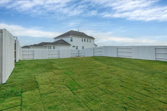 116 Honeybee LN, Elgin, TX 78621