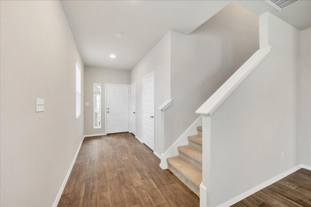 116 Honeybee LN, Elgin, TX 78621