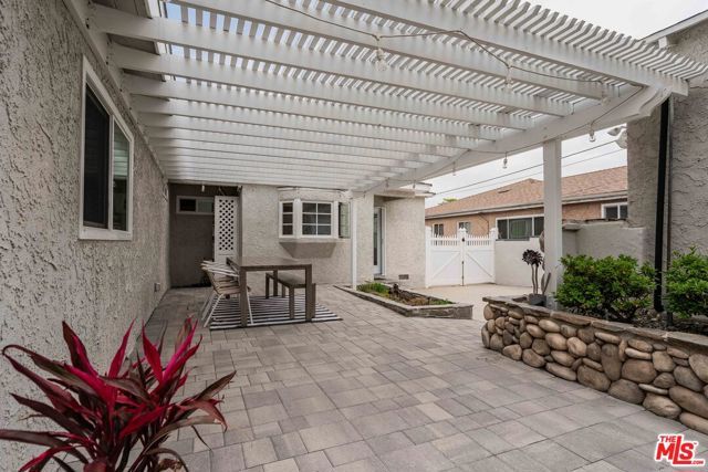 8101 Stewart Avenue, Los Angeles, CA 90045