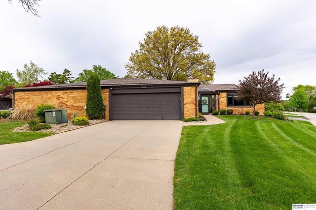9756 Western Plaza, Omaha, NE 68114