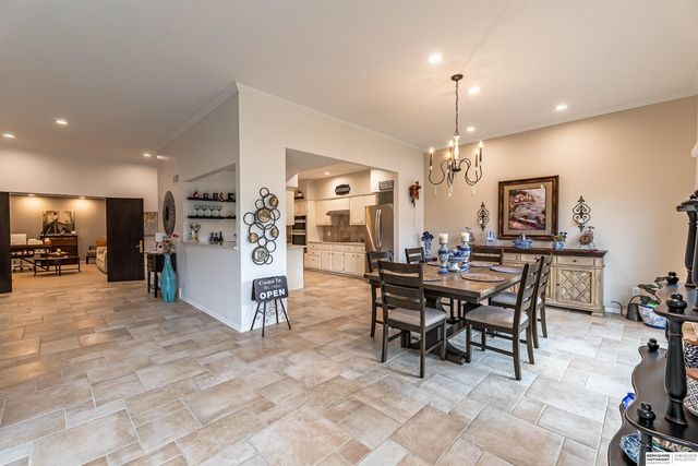 9756 Western Plaza, Omaha, NE 68114