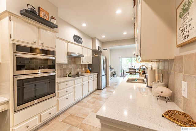 9756 Western Plaza, Omaha, NE 68114