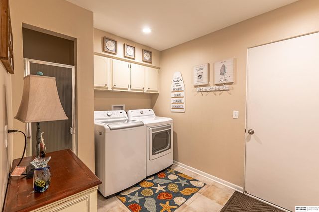 9756 Western Plaza, Omaha, NE 68114