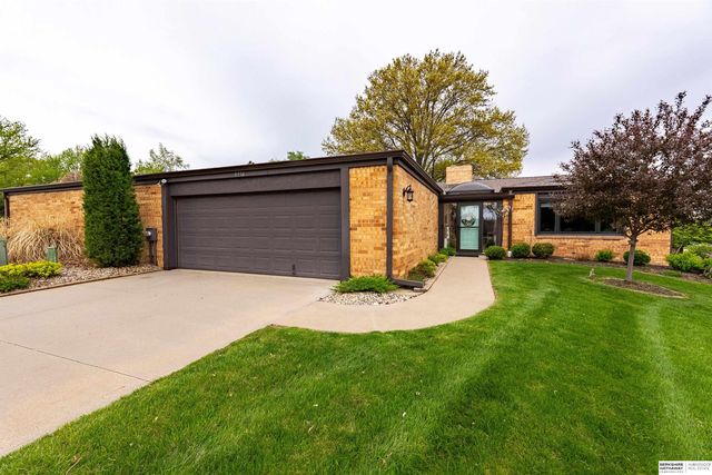 9756 Western Plaza, Omaha, NE 68114