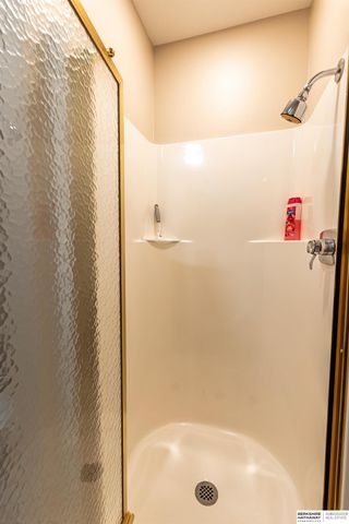 9756 Western Plaza, Omaha, NE 68114