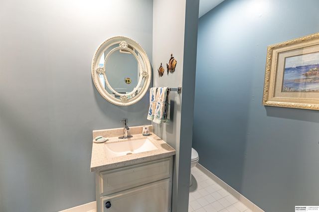 9756 Western Plaza, Omaha, NE 68114