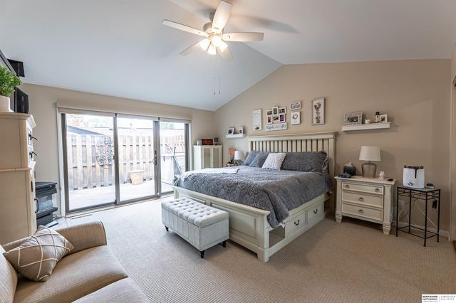9756 Western Plaza, Omaha, NE 68114