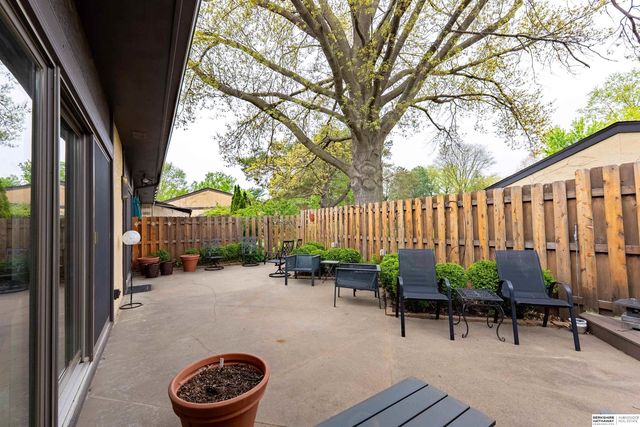 9756 Western Plaza, Omaha, NE 68114
