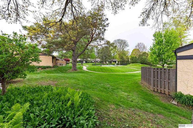 9756 Western Plaza, Omaha, NE 68114