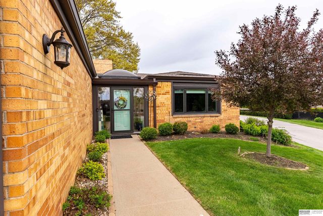 9756 Western Plaza, Omaha, NE 68114