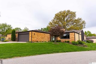 9756 Western Plaza, Omaha, NE 68114