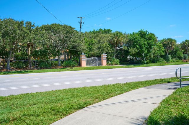 1320 Coral Park Lane Lane 301, Vero Beach, FL 32963