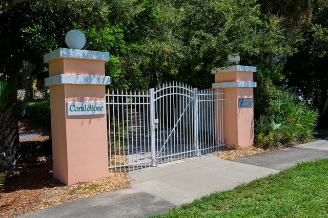 1320 Coral Park Lane Lane 301, Vero Beach, FL 32963