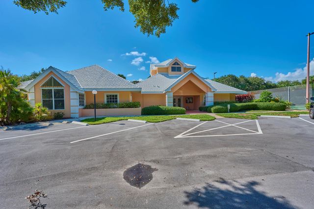 1320 Coral Park Lane Lane 301, Vero Beach, FL 32963