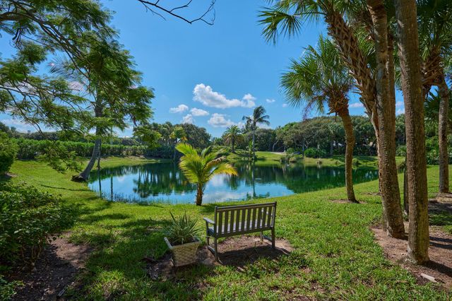 1320 Coral Park Lane Lane 301, Vero Beach, FL 32963