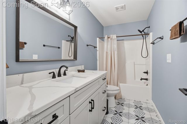 16189 Hill Forest Drive, Fenton Charter Township, MI 48451