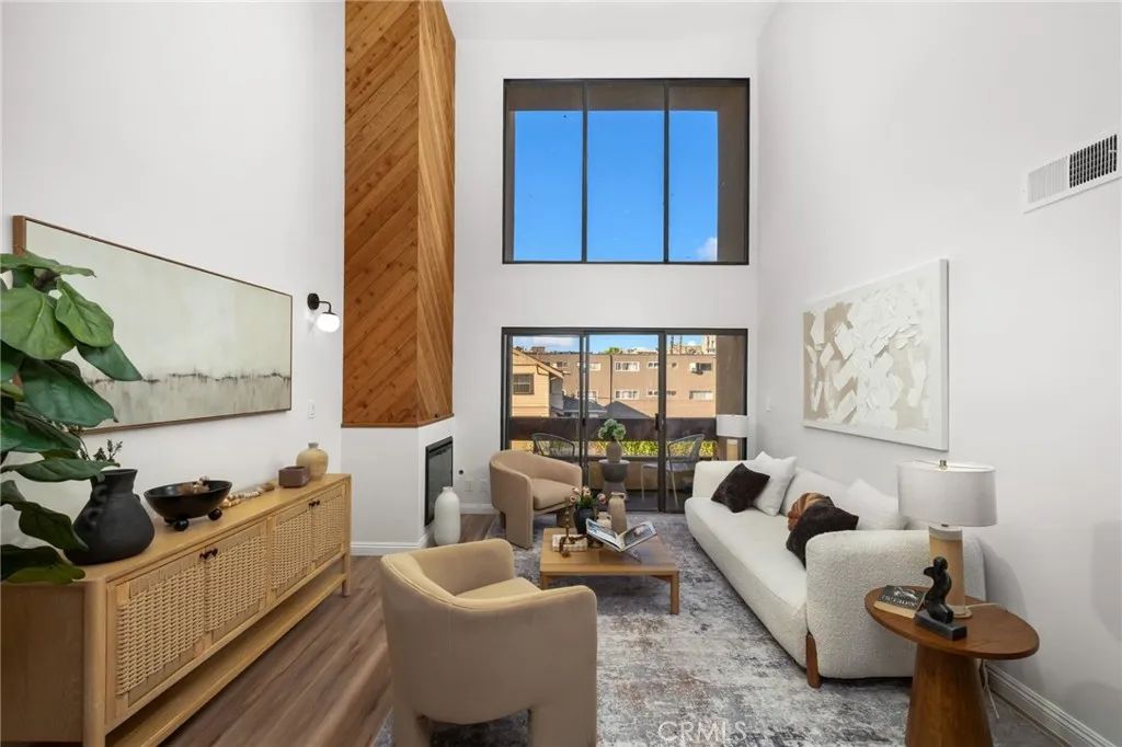 300 S Reno Street 303, Los Angeles, CA 90057