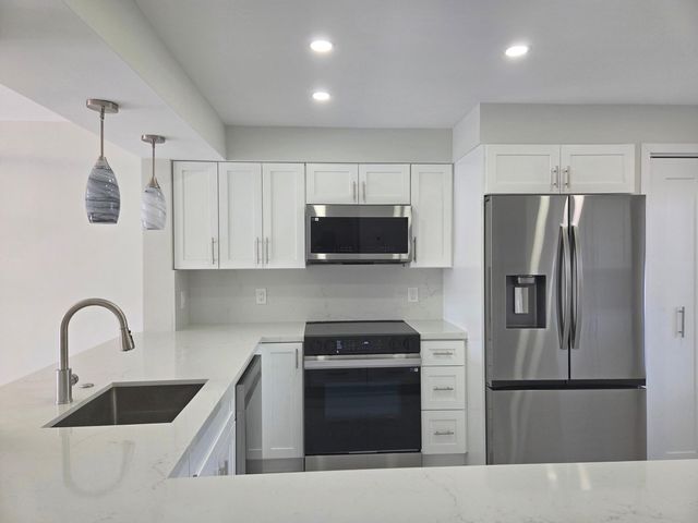 14310 Strathmore Lane 305, Delray Beach, FL 33446