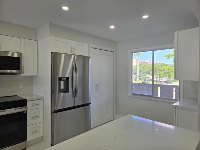 14310 Strathmore Lane 305, Delray Beach, FL 33446