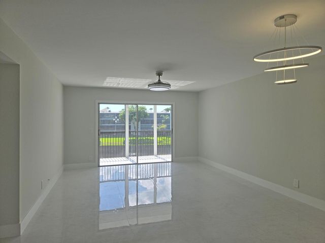 14310 Strathmore Lane 305, Delray Beach, FL 33446