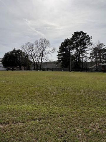 6 Oakland Court, Huntsville, TX 77340