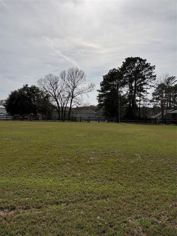 6 Oakland Court, Huntsville, TX 77340