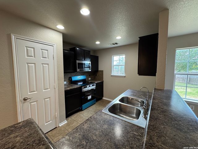 11426 Four Iron Way, San Antonio, TX 78221