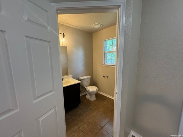 11426 Four Iron Way, San Antonio, TX 78221