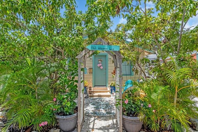 1761 SIESTA DR & 1760 WISCONSIN LN, Sarasota, FL 34239